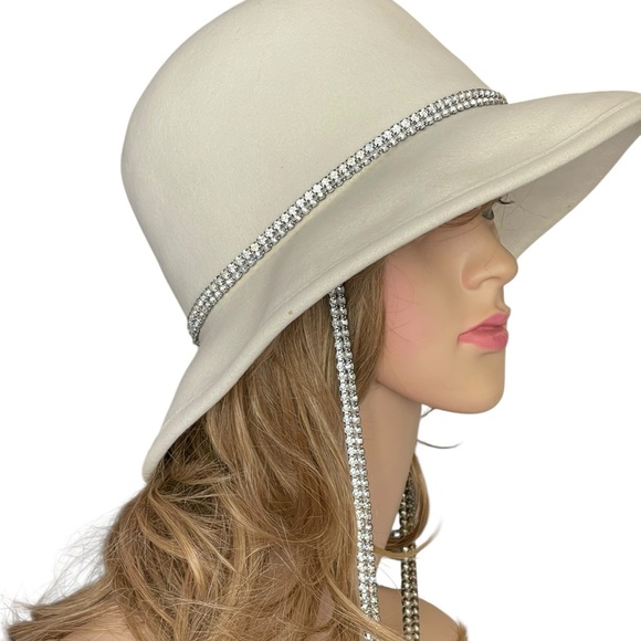 Vintage 1960S YVES SAINT
LAURENT YSL SCULPTED
IVORY FELT FEDORA HAT - Picture 3 of 16